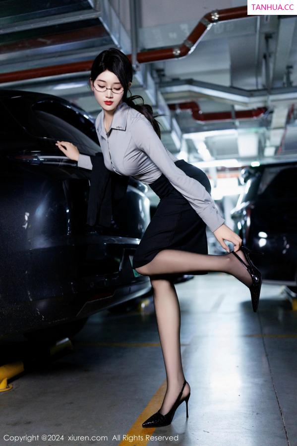   [XiuRen]高清写真图 2024.12.09 No.9567 南乔 OL美腿第12张图片